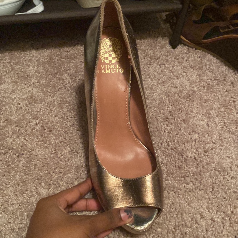 Gold high heels - Picture 3 of 3